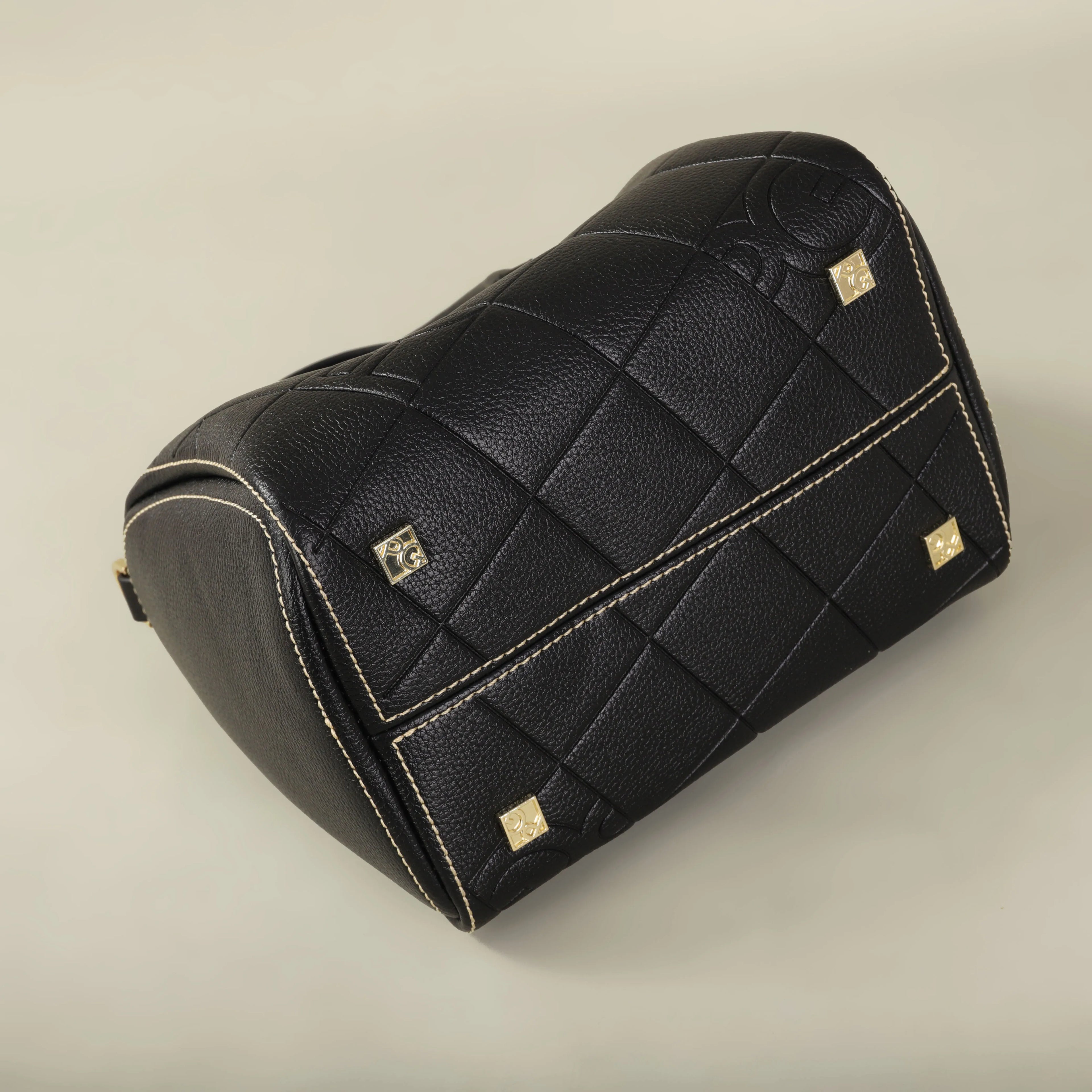 Women’s Designer Handbag Vintage High-Capacity Shoulder Bag with Timeless Style