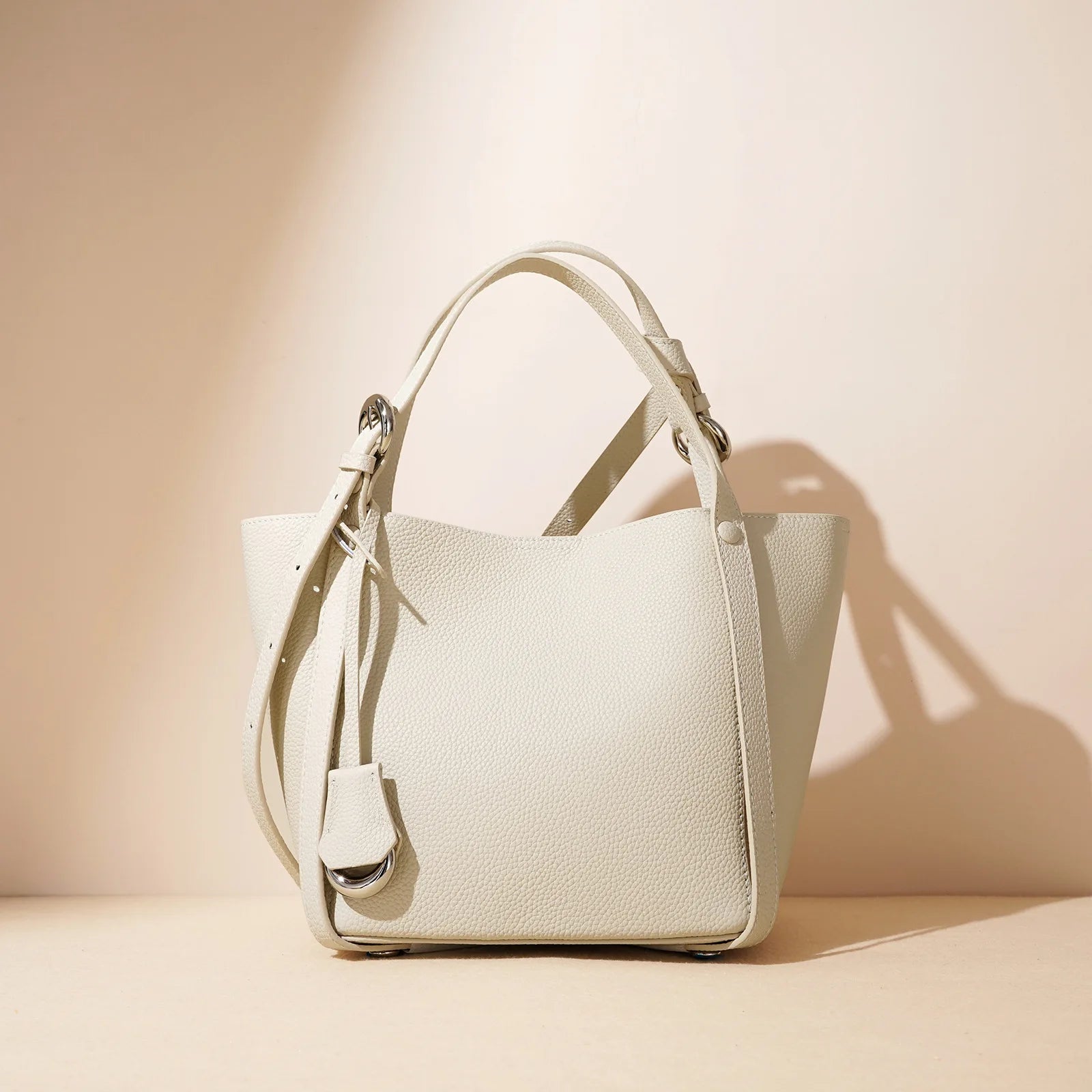 Women’s Luxury Cowhide Leather Bucket Bag – Large-Capacity Crossbody & Shoulder Handbag